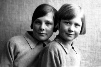 Mabel and her sister Doris Hayward