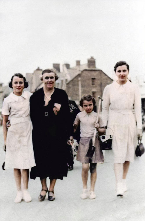 Annie (Grubham) Sefton with three of her daughters, Eva, Jean and Marian.