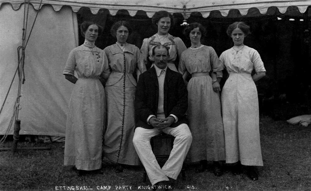 Ettingshall Camp Party, at Knightwick, 1913.